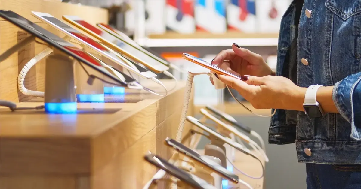 7 Electronic Store Design Ideas To Drive Sales