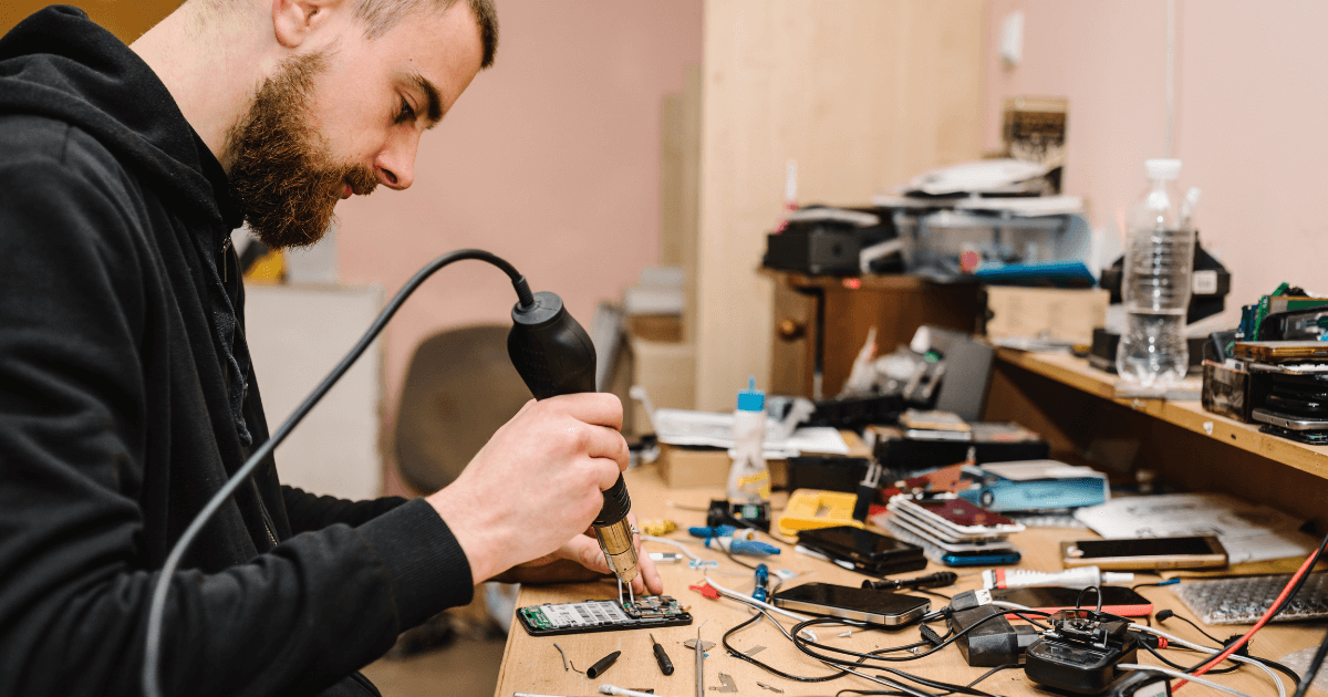How To Start a Smartphone Repair Business in 9 Simple Steps