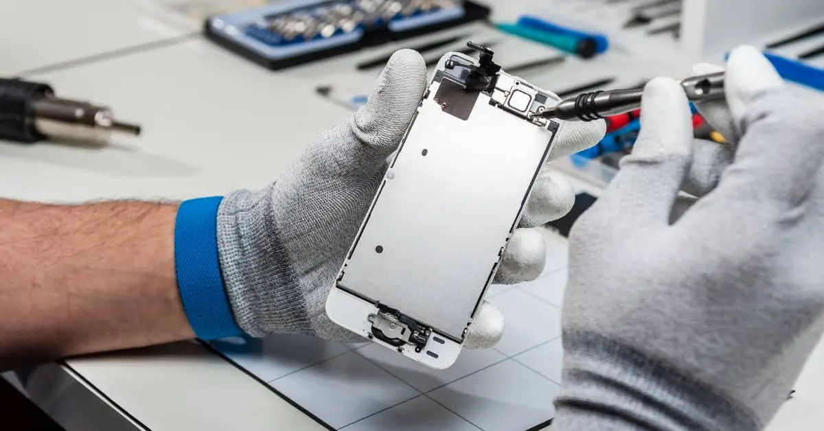 Crafting a Cell Phone Repair Marketing Strategy: 4 Ideas for 2025